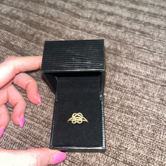 NWOT Moon & Meadow Gold Sculptural Knot Ring- size 7 - Picture 6 of 7